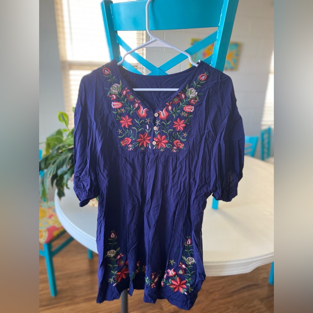 Navy floral dress with embroidery. Perfect condition. Size small.